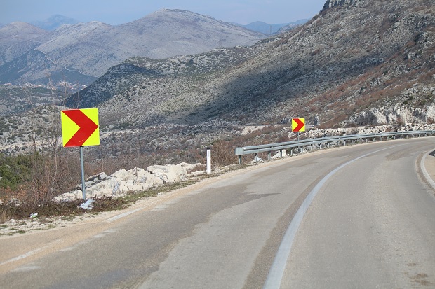 Слетела у провалију: У пежоу страдала жена (31) 